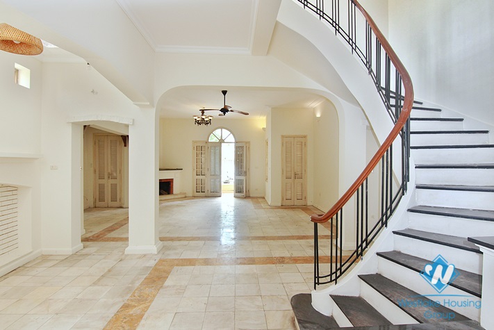 Lake view house for rent in Quang An street, Tay Ho district